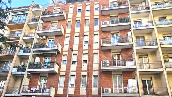 VICINANZE PARCO DEI BAMBINI- APPARTAMENTO RISTRUTTURATO DI 3 LOCALI+SERVIZI E BOX DOPPIO